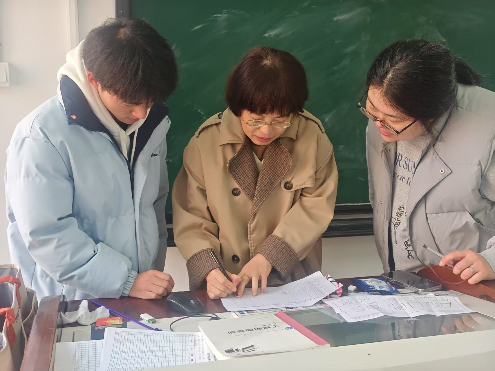 903ddb2bd82947daa473d12d7182d929.jpg ffe30e3a115b003db5bf099135f960dc_.jpg